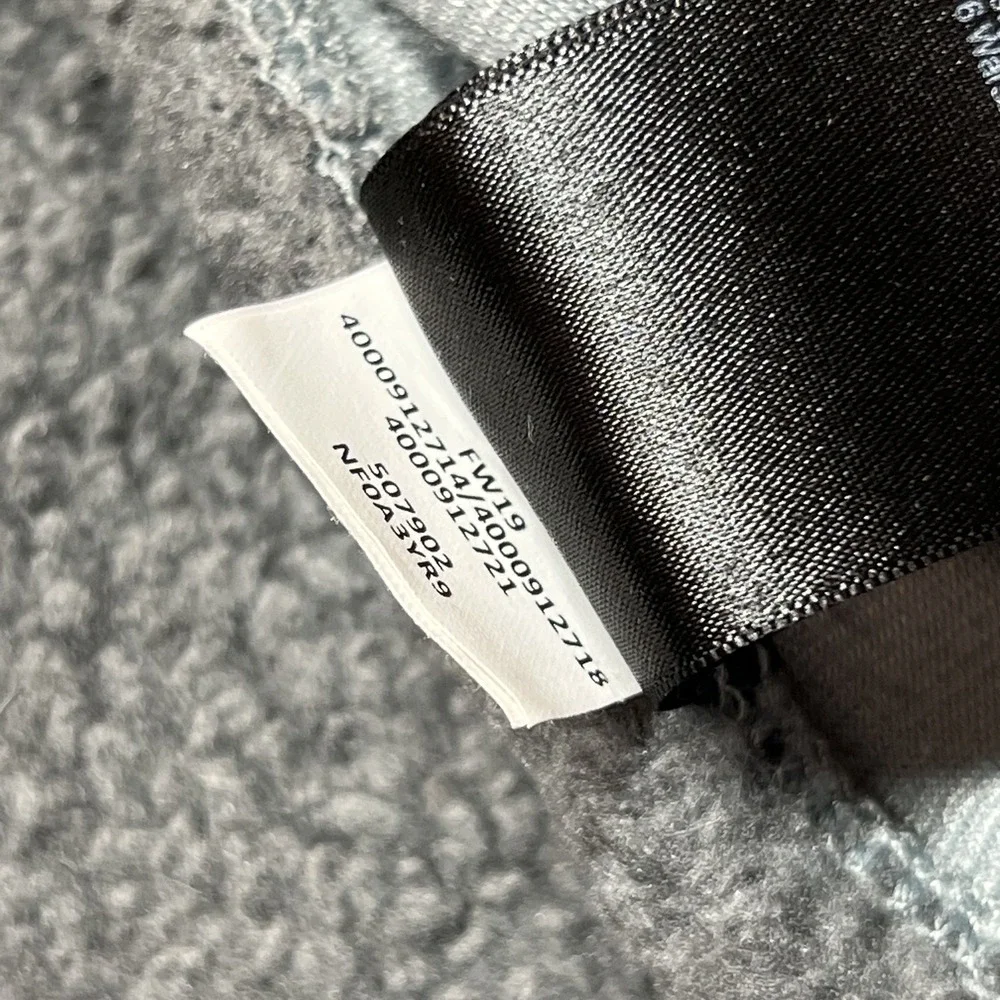 The North Face Vest Mens Small Gray Fleece Full Zip Outdoor Hiking NF0A3YR9